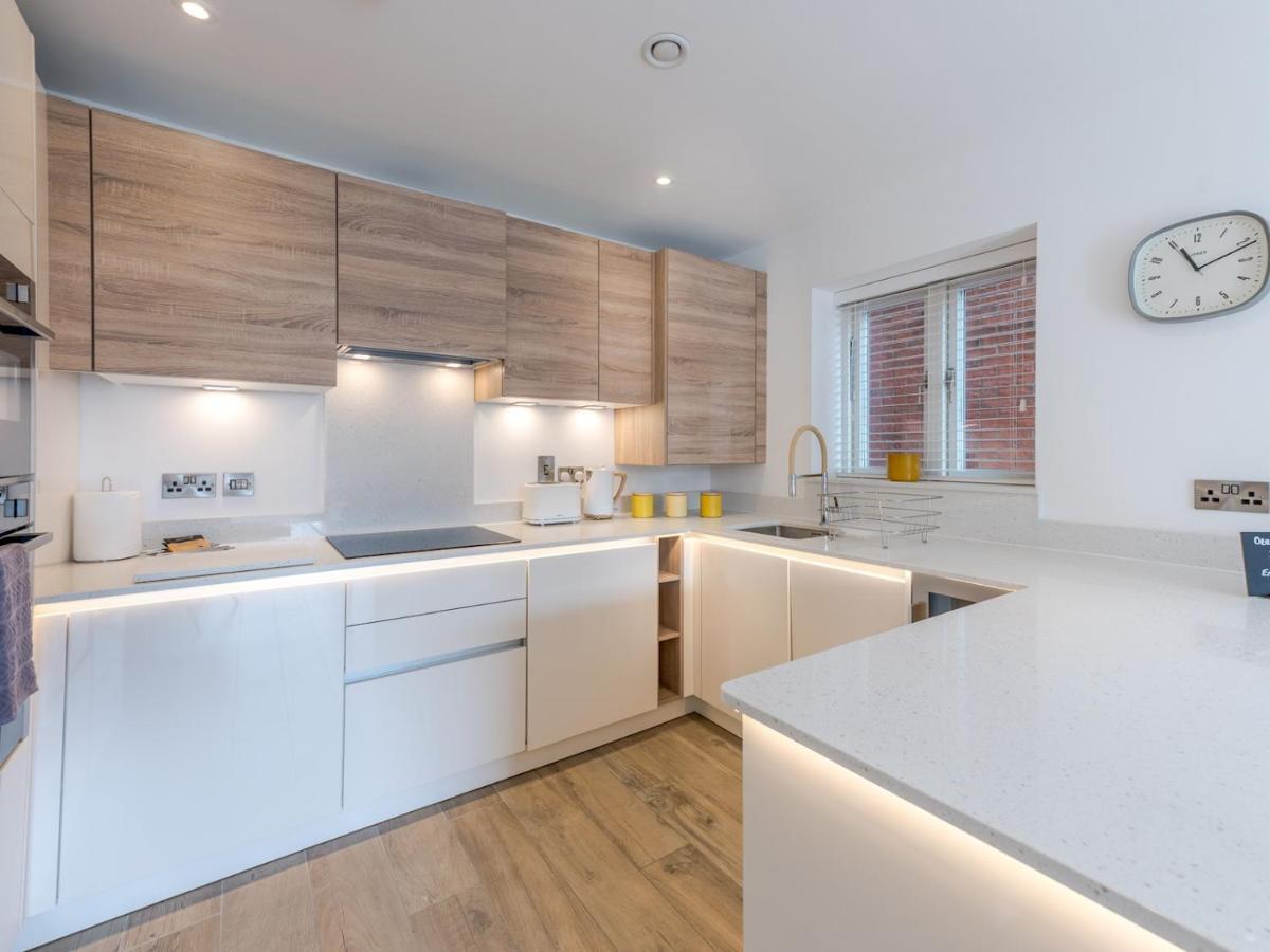 Pass The Keys 1 Bed Albury Contemporary Apartment With Secure Parking Shrewsbury Exterior photo