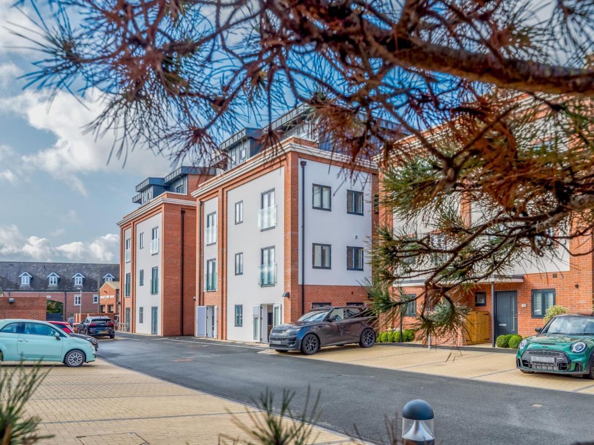 Pass The Keys 1 Bed Albury Contemporary Apartment With Secure Parking Shrewsbury Exterior photo